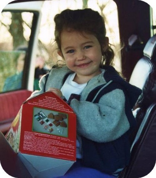 little-miley-cyrus-again--large-msg-12026053769.jpg